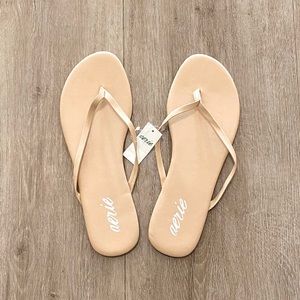 Brand new aerie flip flops/ sandals